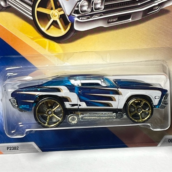 hot wheels 69 chevelle Clear Blue 2009 - Picture 16 of 16